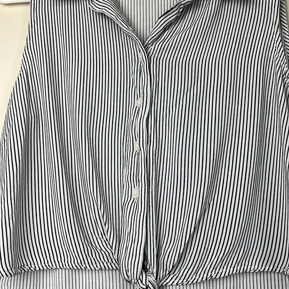 CHOCOLATE White and Black Striped Rayon Button Down Tie Front Crop Top Size M - Picture 3 of 6